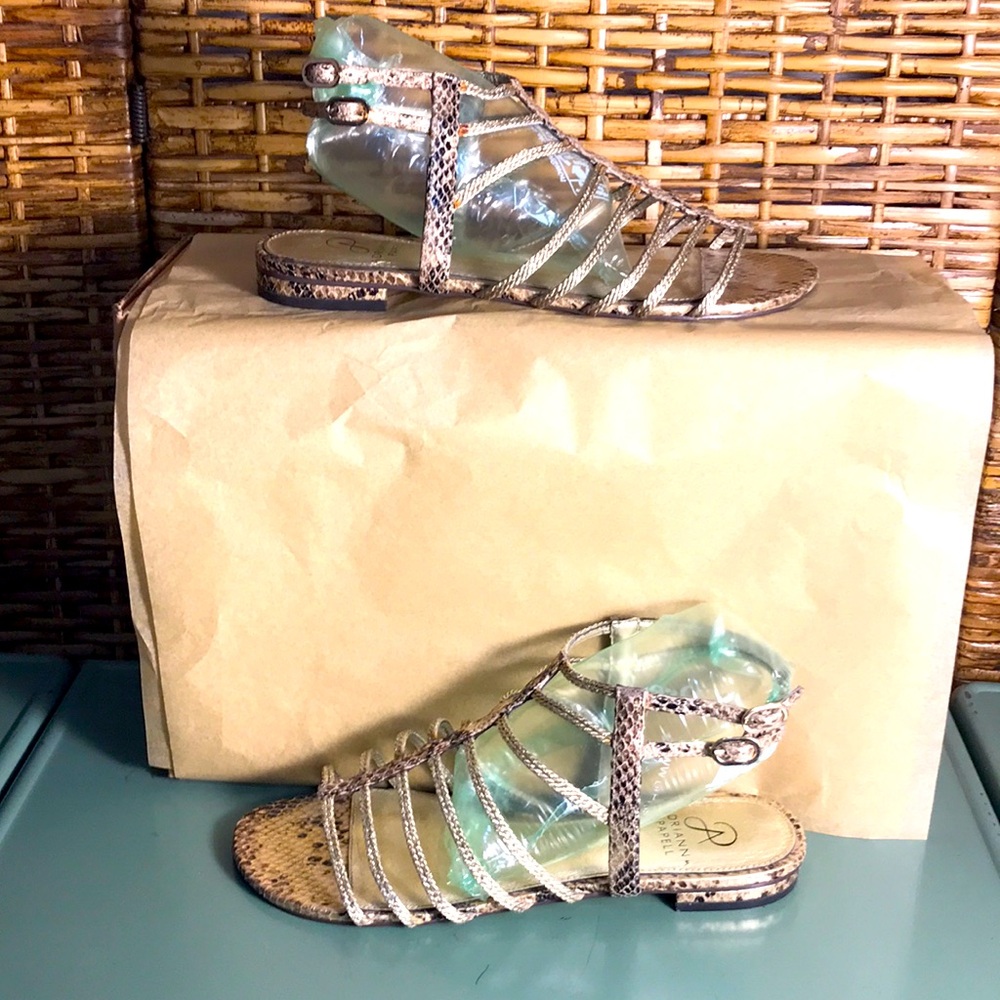 EUC Adrianna Papell Gold brown Alligator metallic Strappy Sandals flats 7.5